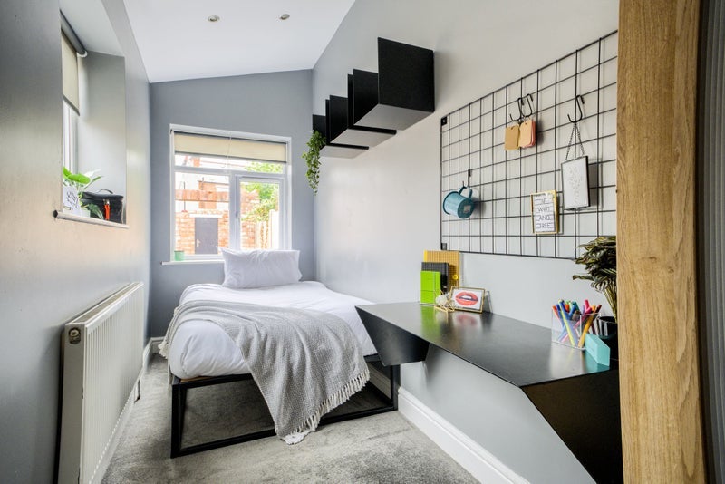 Room Broomfield Road in Coventry