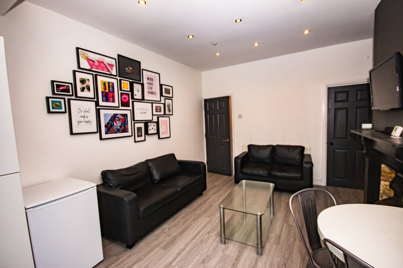 Room Broomfield Road in Coventry