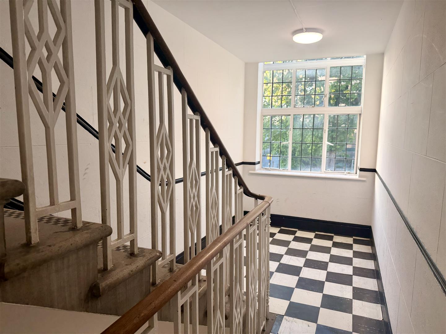 Flat Warham Road in Greater London