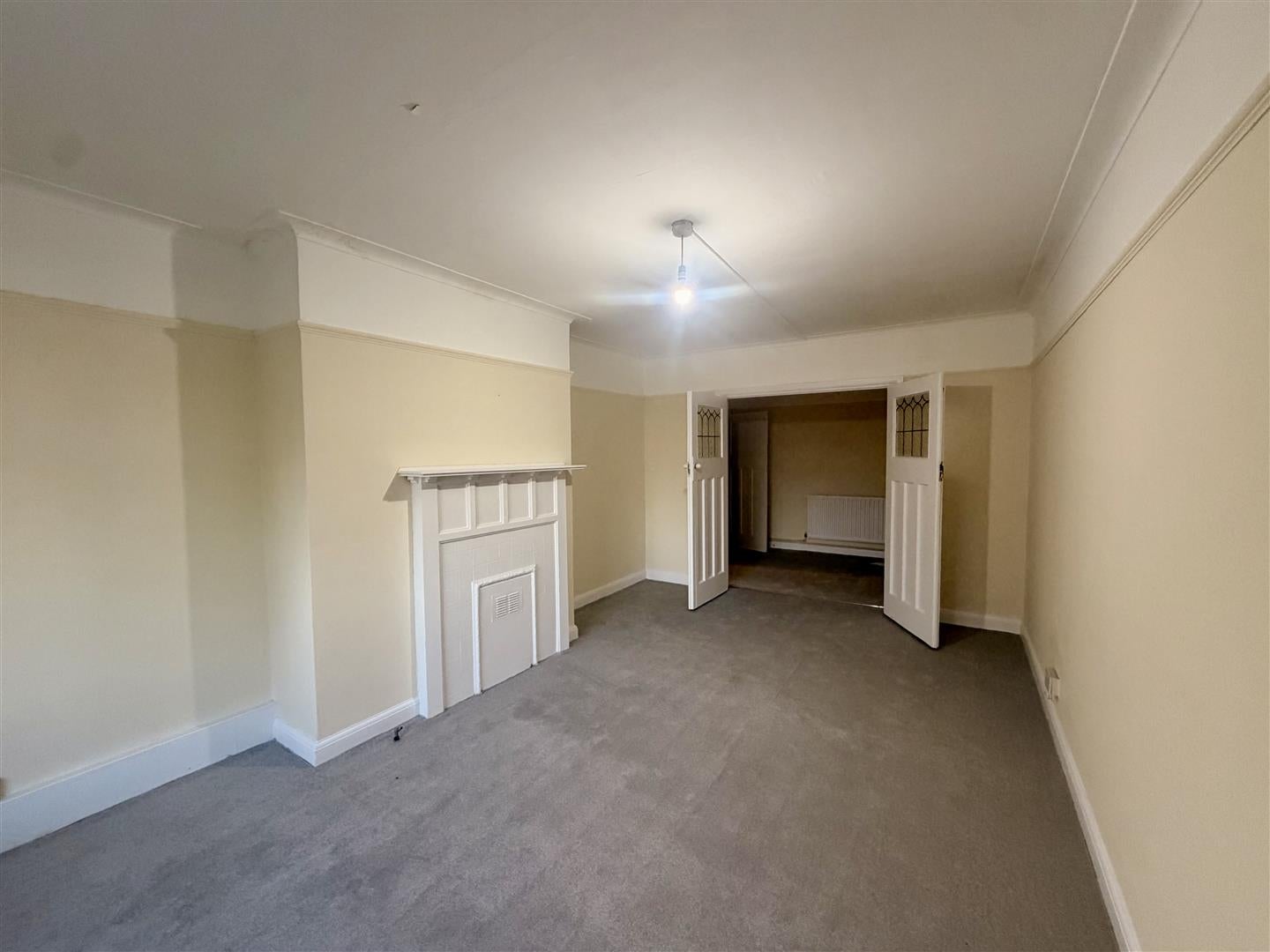 Flat Warham Road in Greater London