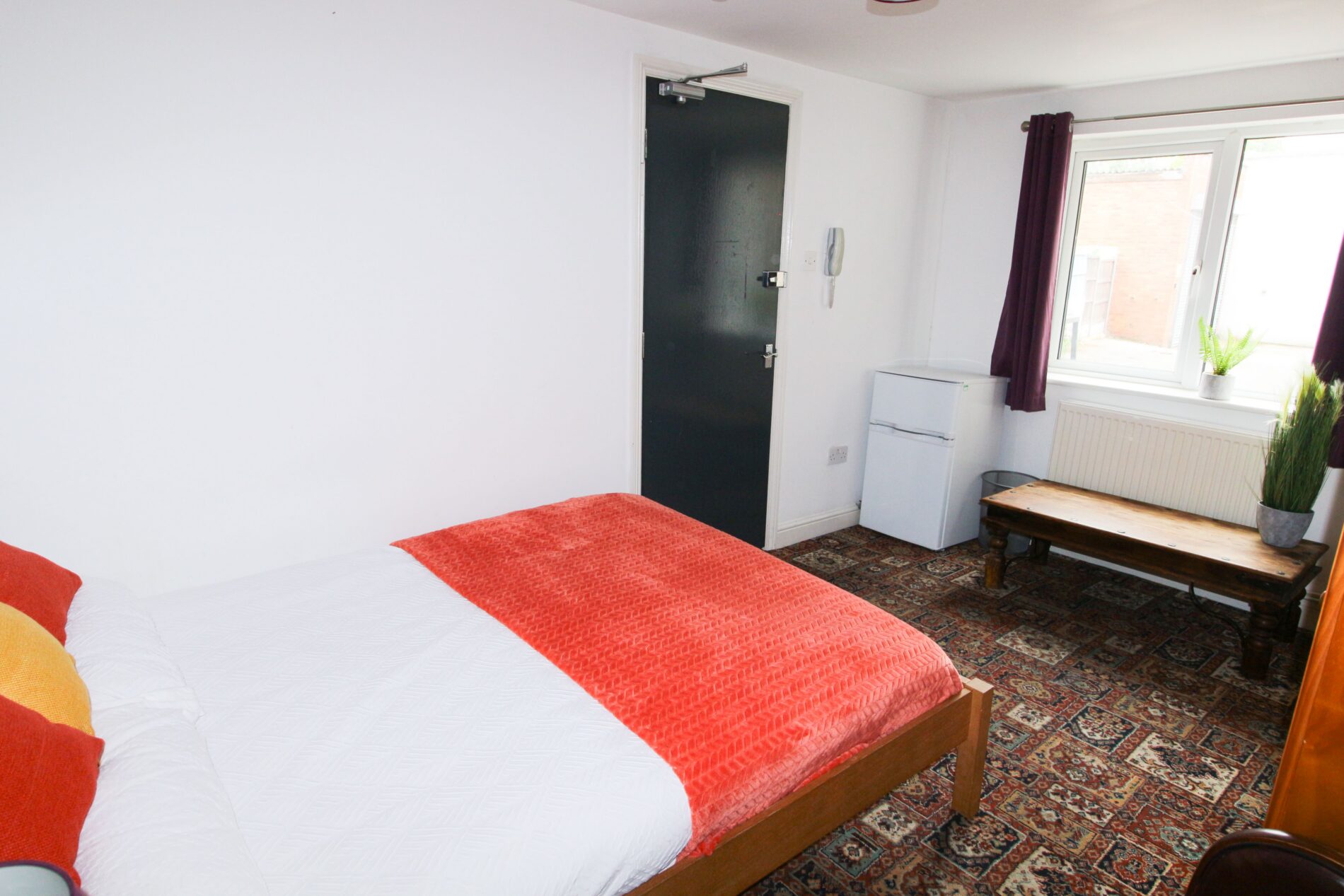 Room Monks Road in Lincoln
