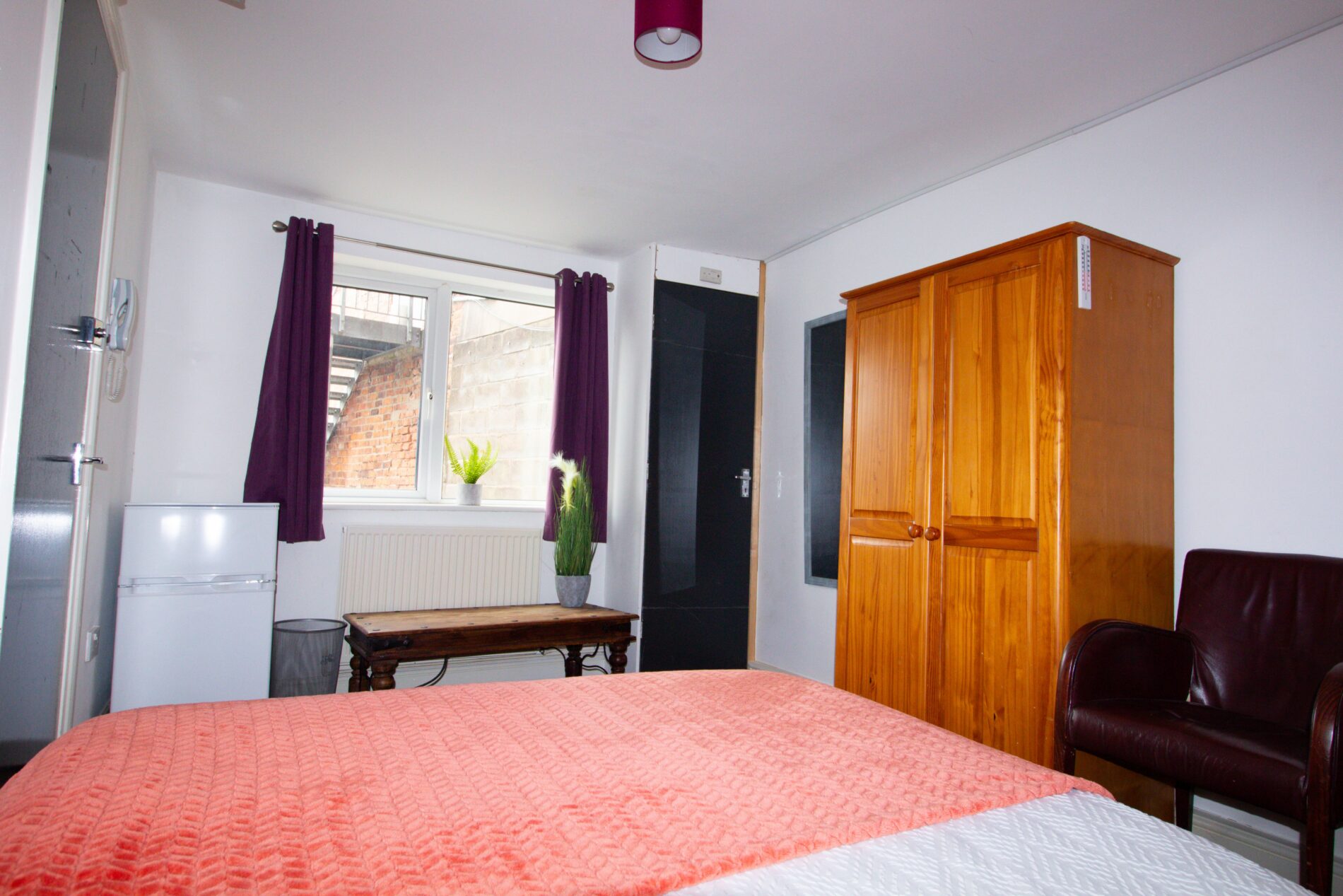 Room Monks Road in Lincoln
