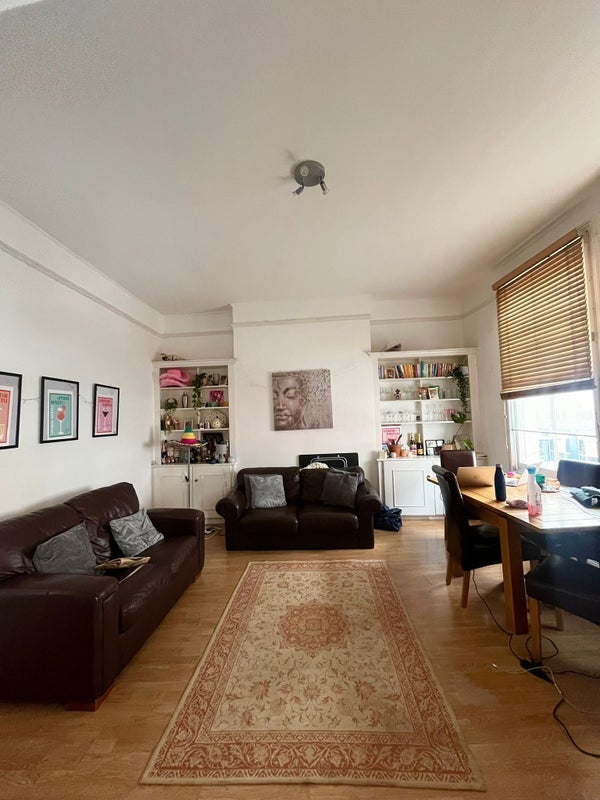 Room North End Road in Greater London