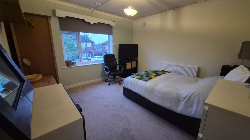 Room Stannard Well Drive in Wakefield