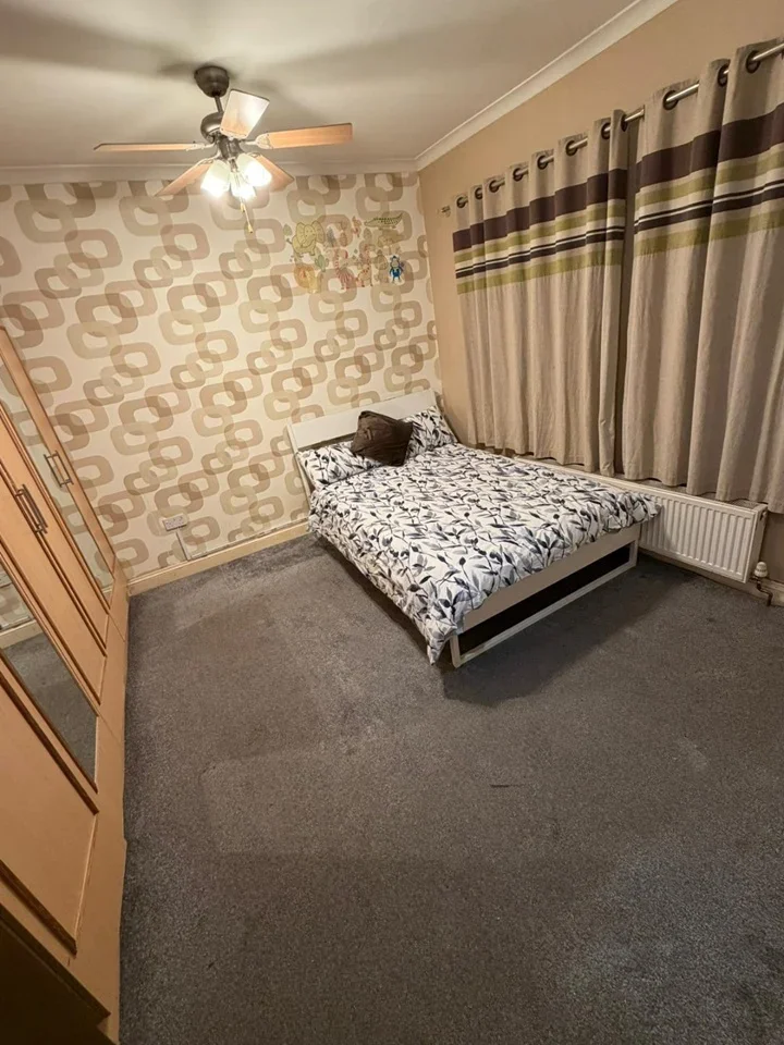 Room Clarence Street in Greater London