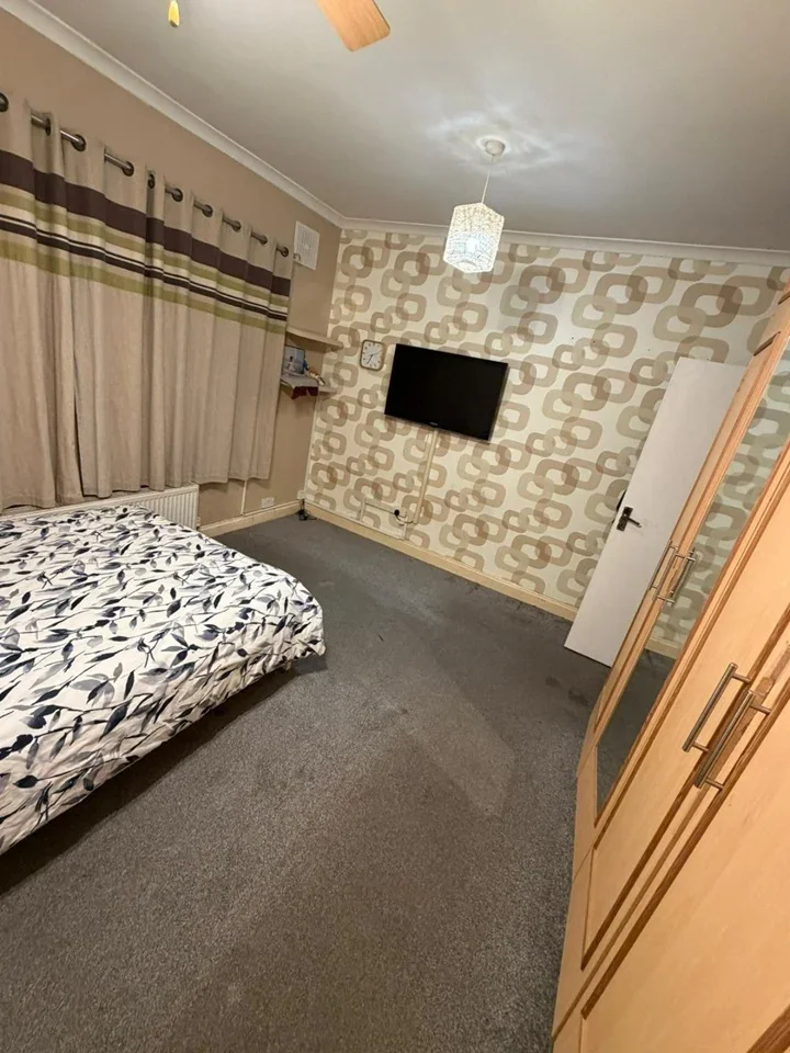 Room Clarence Street in Greater London