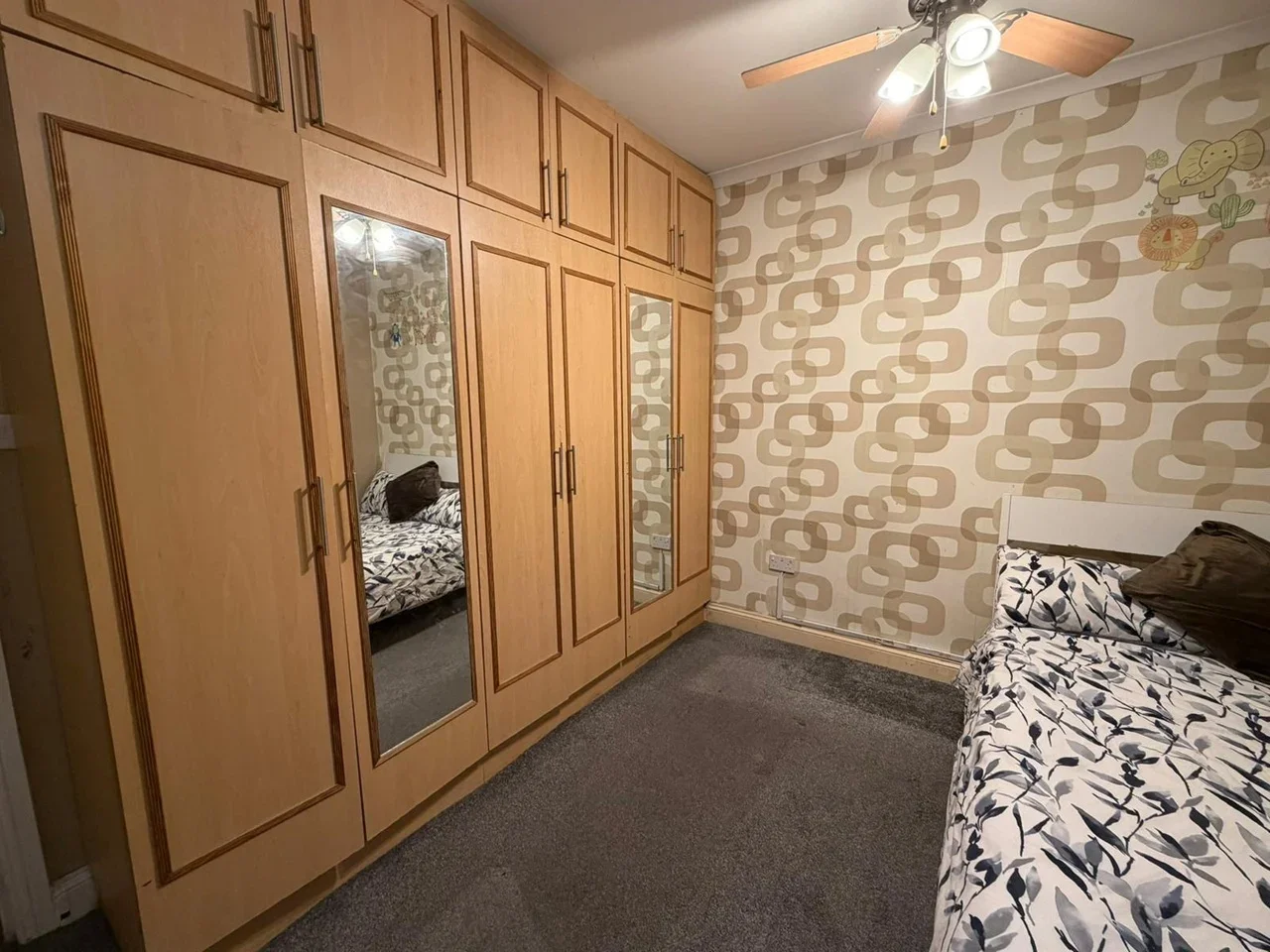 Room Clarence Street in Greater London