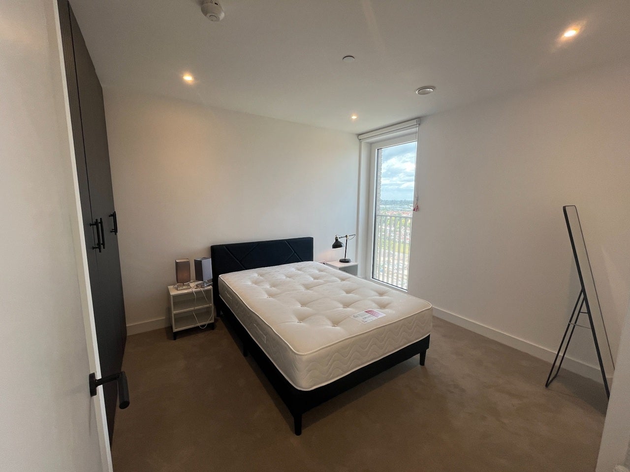 Flat Friary Road in Greater London