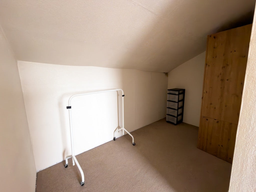 Room Clement Rise in Livingston