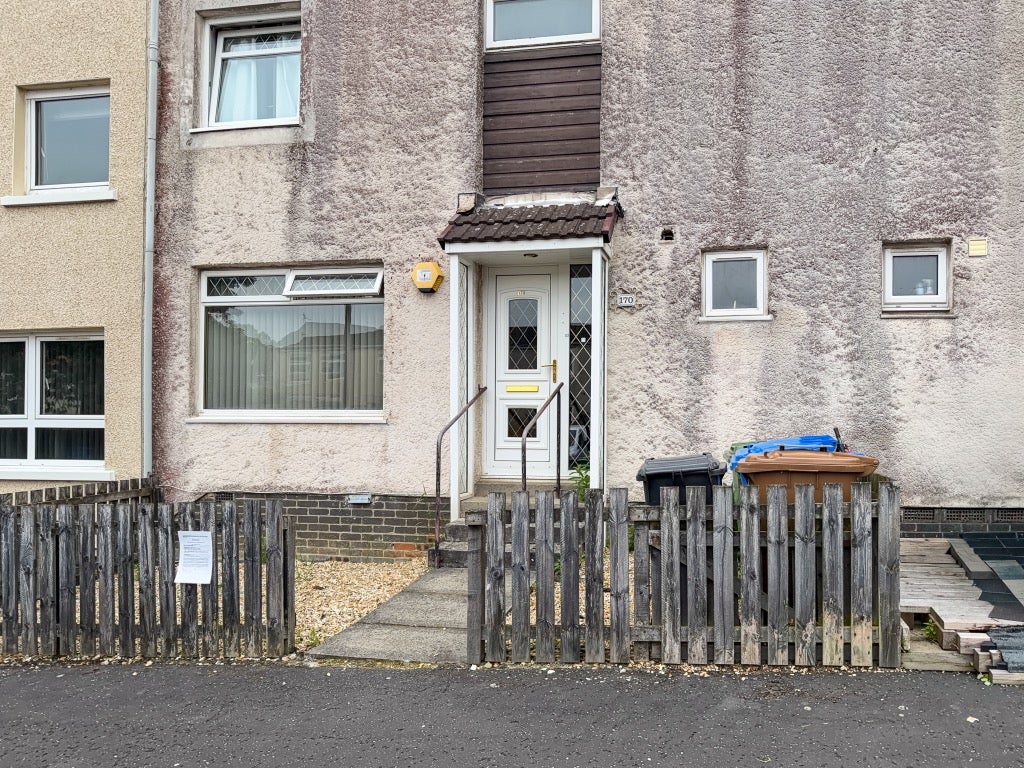 Room Clement Rise in Livingston