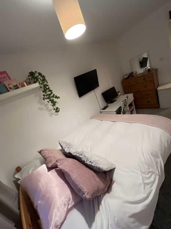Room Rochelle Close in Greater London