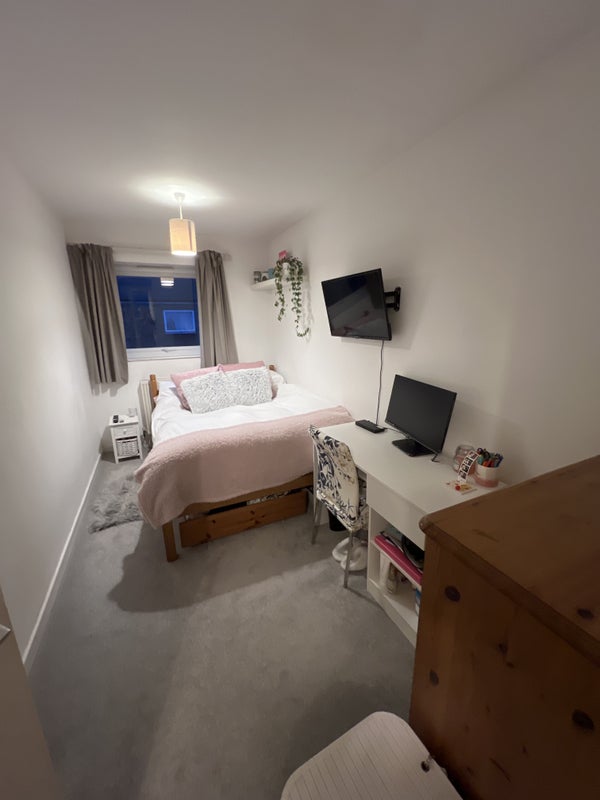 Room Rochelle Close in Greater London