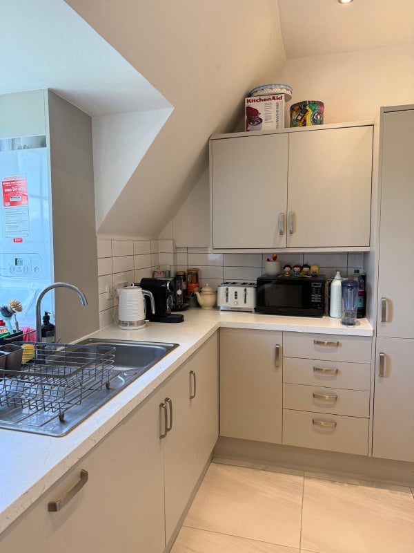 Room Lyttelton Road in Greater London
