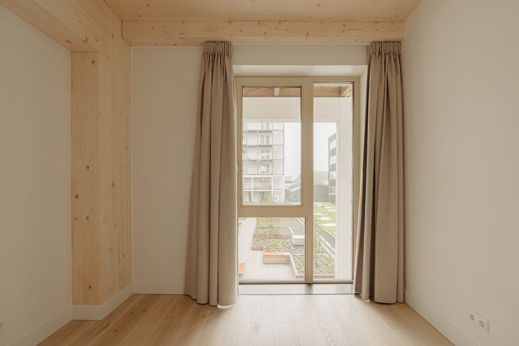 Appartement te huur: Joan Muyskenweg 21B-9, Amsterdam