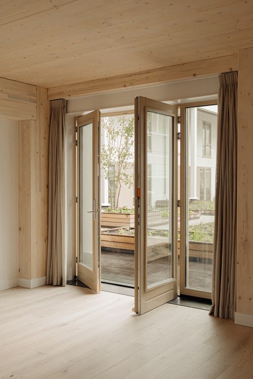 Appartement te huur: Joan Muyskenweg 21B-9, Amsterdam