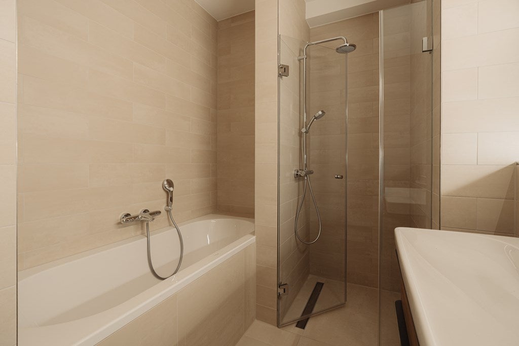 Appartement te huur: Joan Muyskenweg 21B-9, Amsterdam