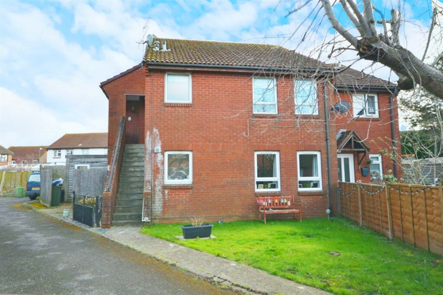Flat Templars Close in Arun