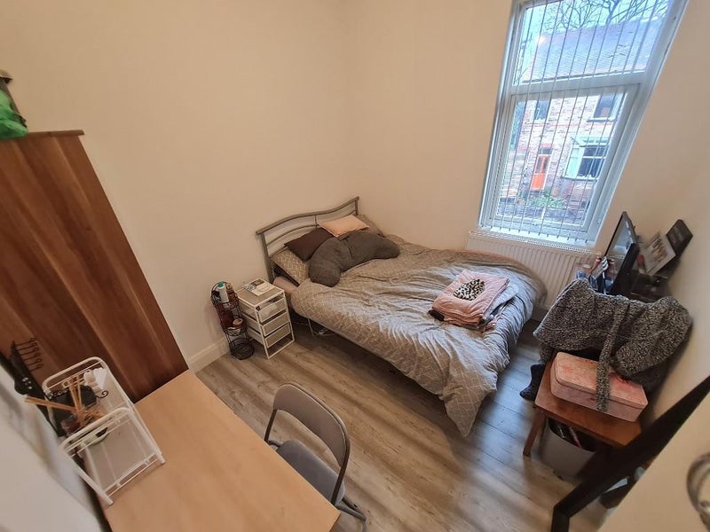 Room Fairview Avenue in Manchester