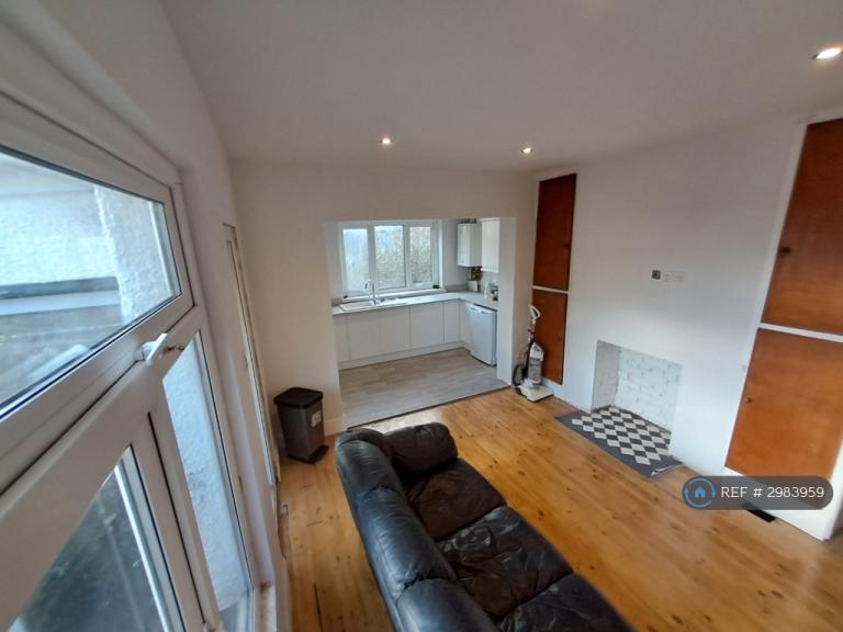 Room Barton Hill Road in Torquay