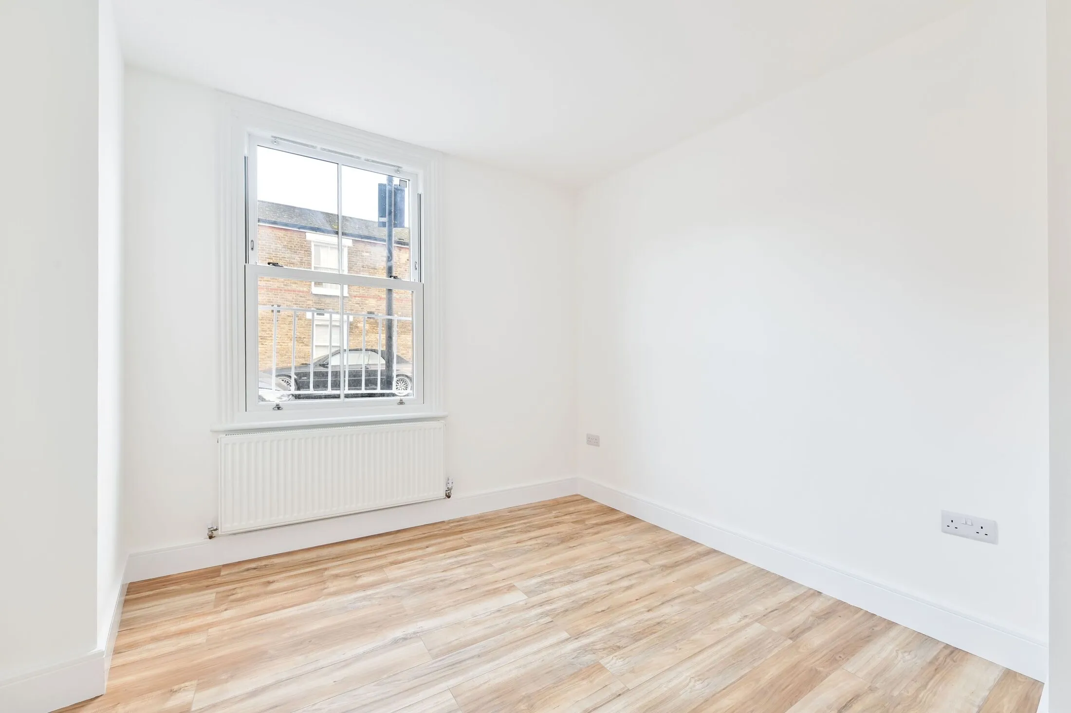 Flat Stephendale Road in Greater London