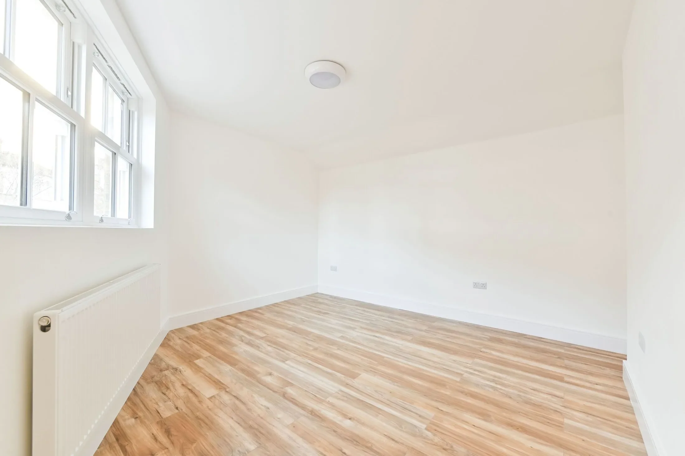 Flat Stephendale Road in Greater London