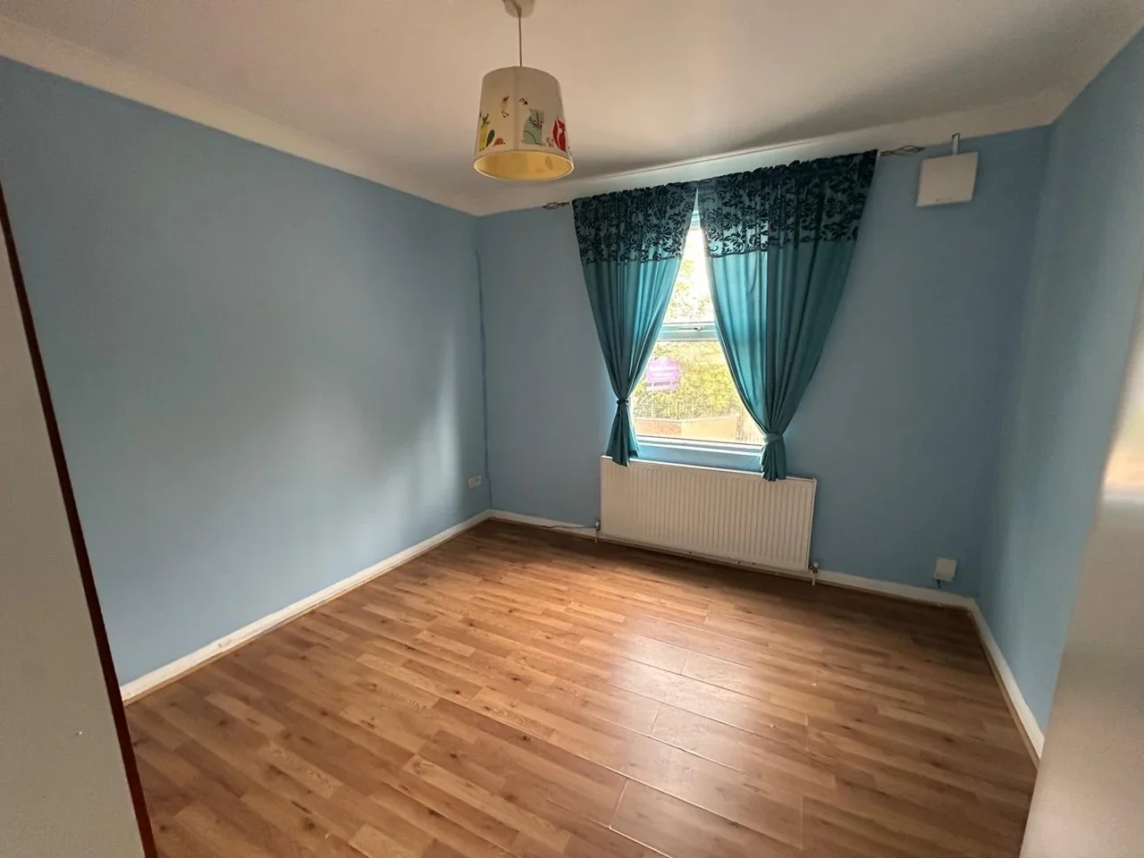 Flat Cann Hall Road in Greater London