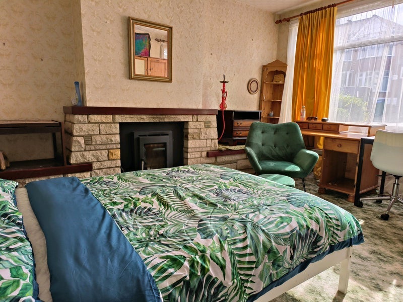 Room Woodhurst Road in Greater London