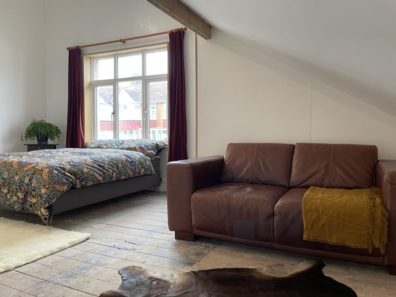 Room Woodhurst Road in Greater London