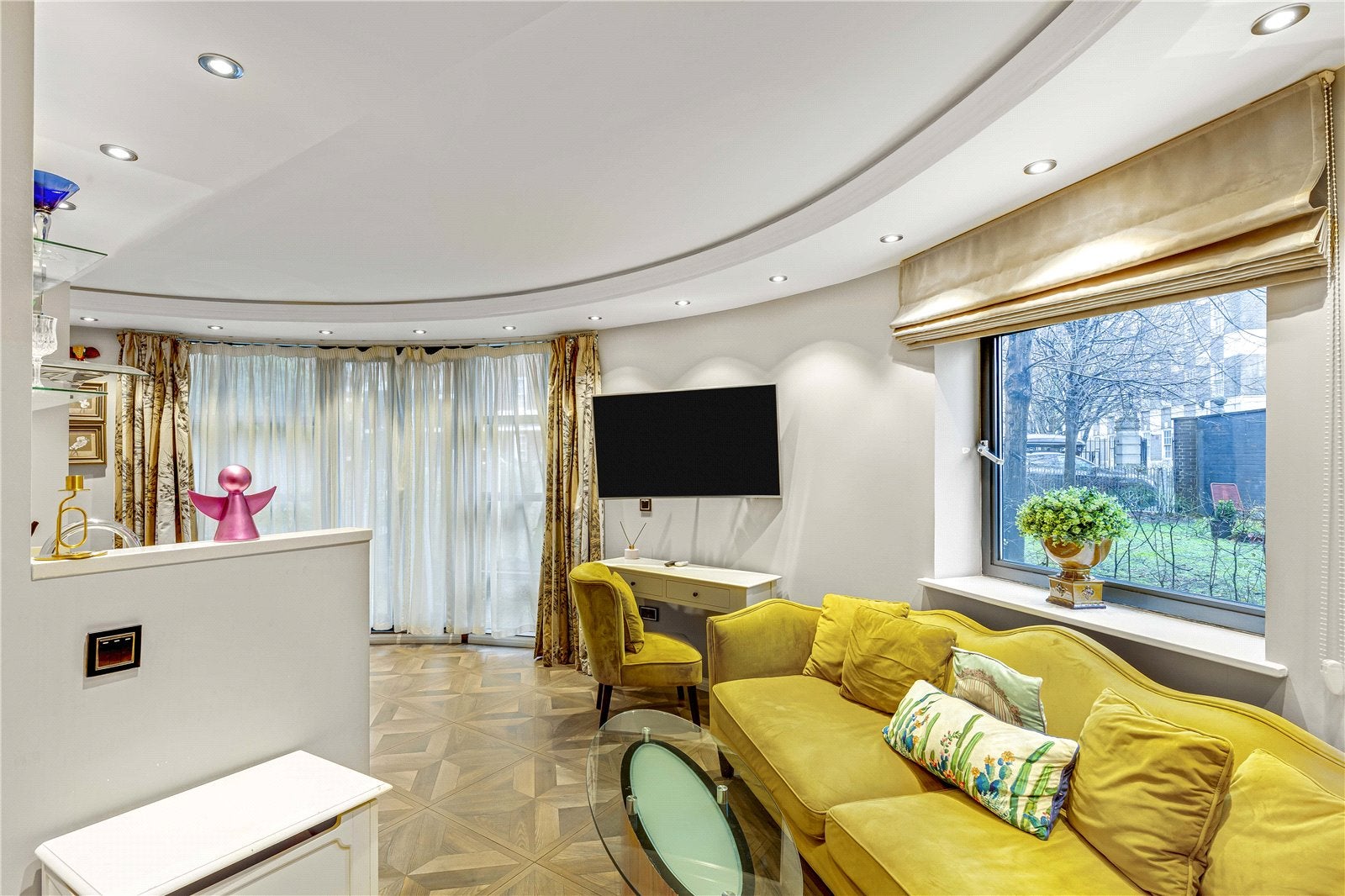 Flat Montaigne Close in City of Westminster