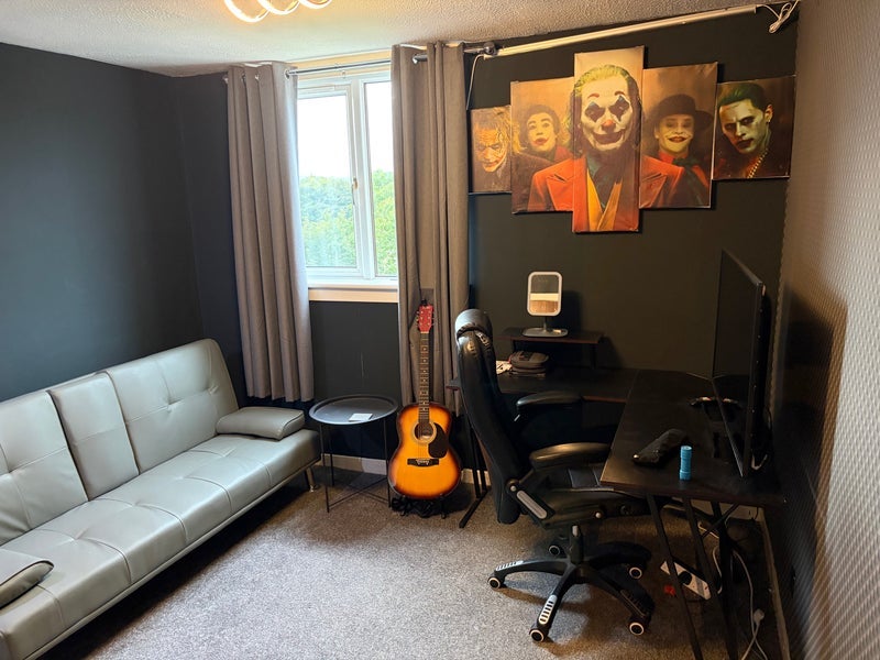 Room Braehead Road in Cumbernauld