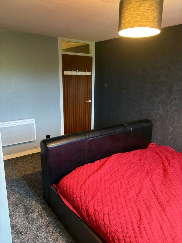 Room Braehead Road in Cumbernauld