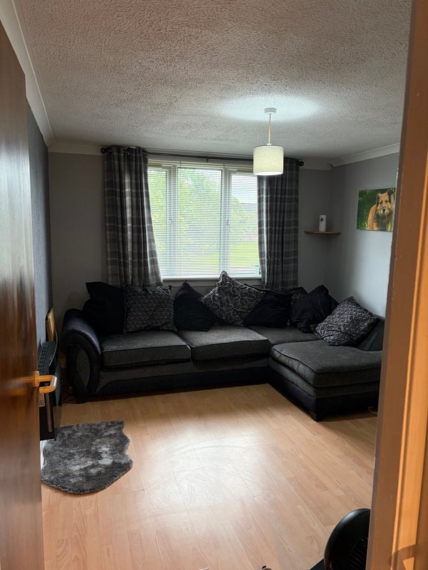 Room Braehead Road in Cumbernauld