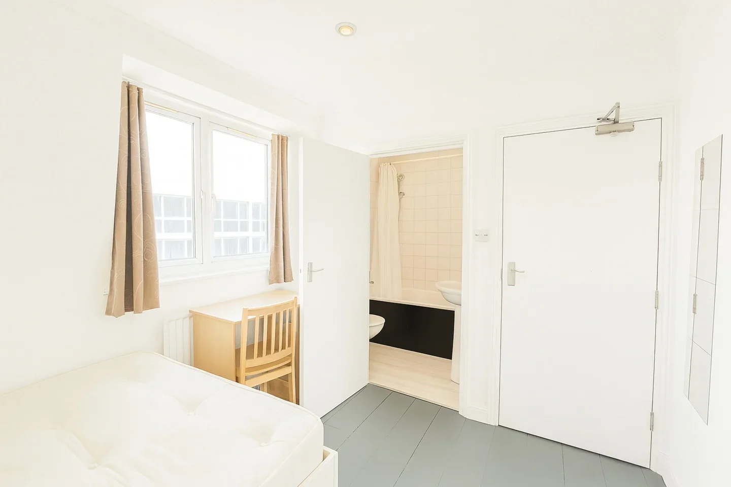 Room Christopher Place in Greater London