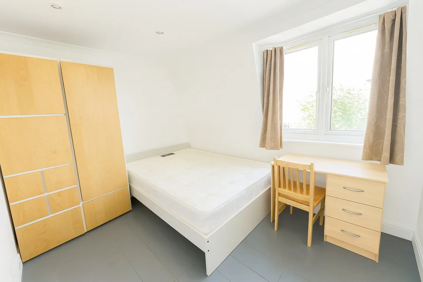 Room Christopher Place in Greater London