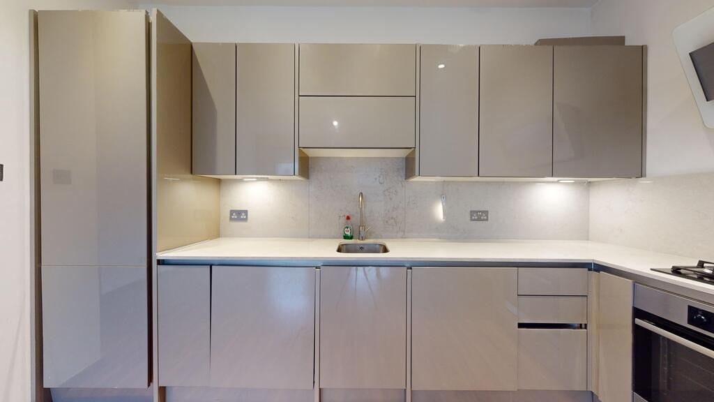 Flat Courtfield Road in Greater London