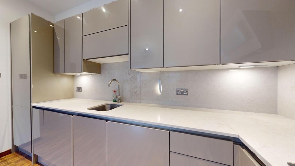 Flat Courtfield Road in Greater London