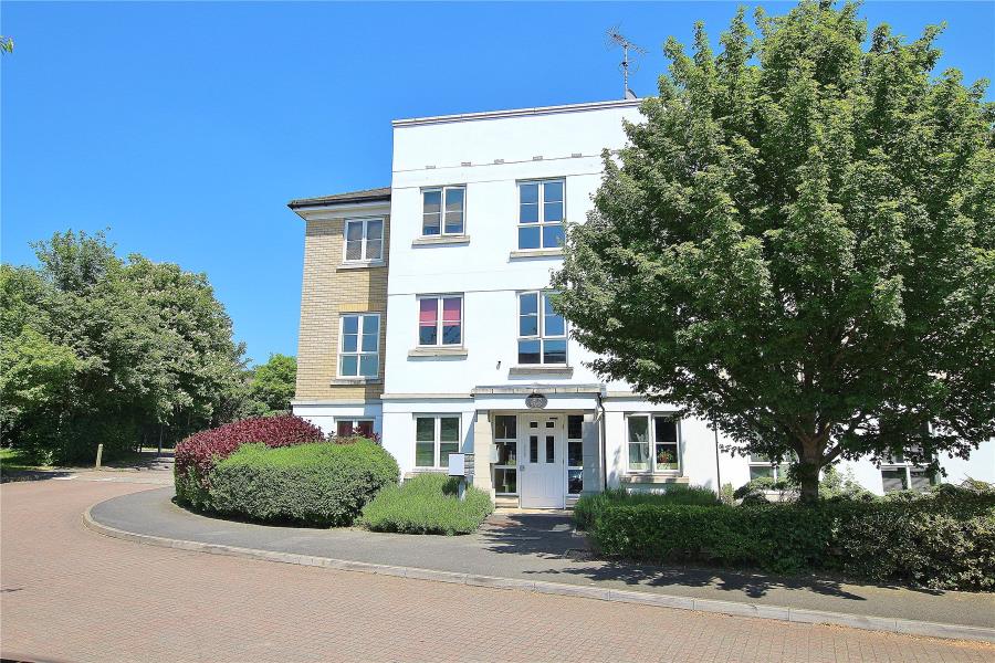 Flat Tudor Way in Woking