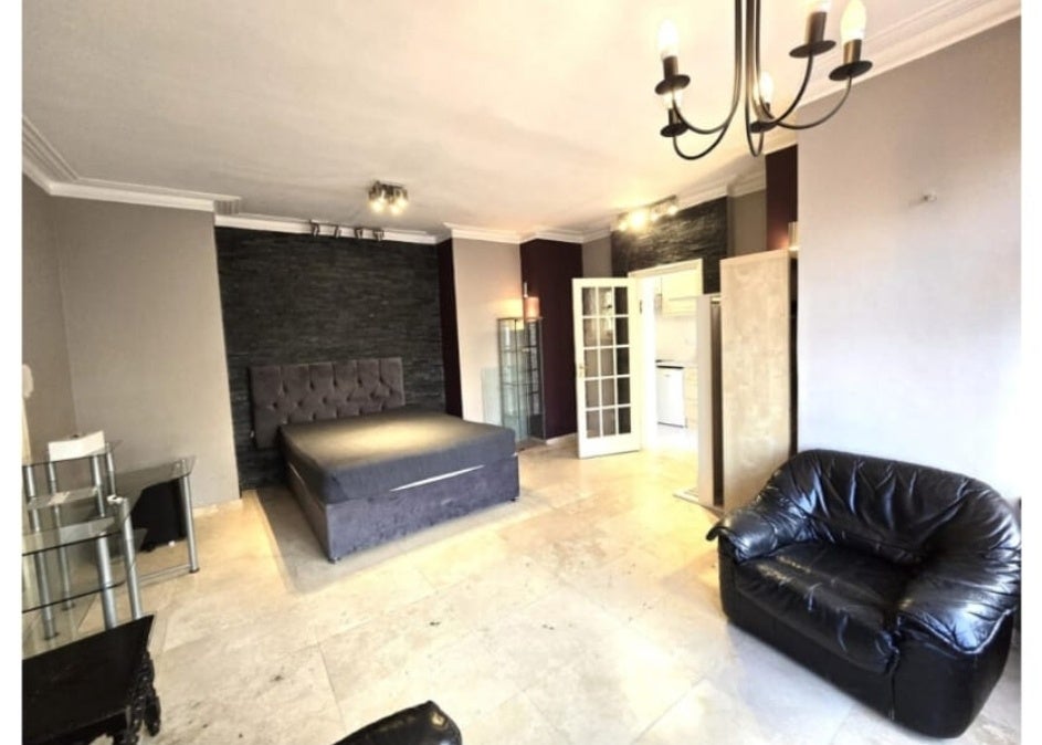 Flat Finchley Lane in Greater London