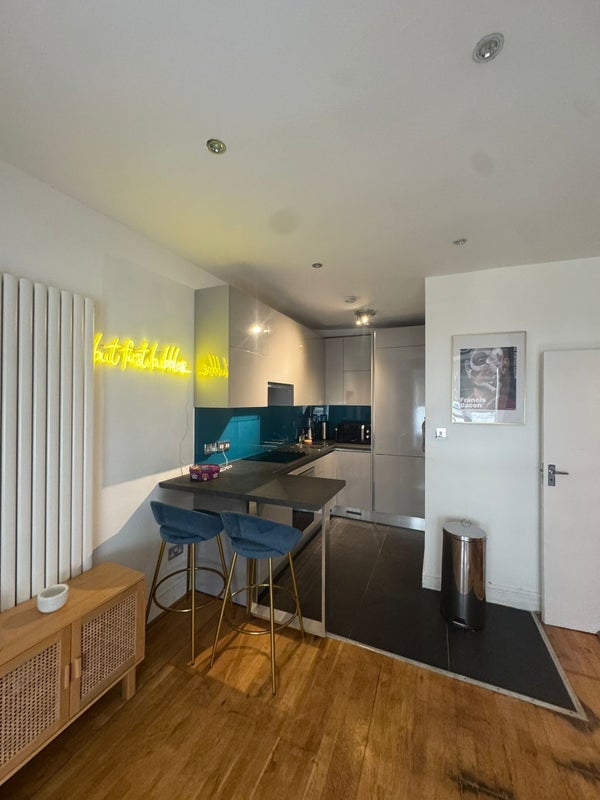 Flat Gloucester Terrace in City of Westminster