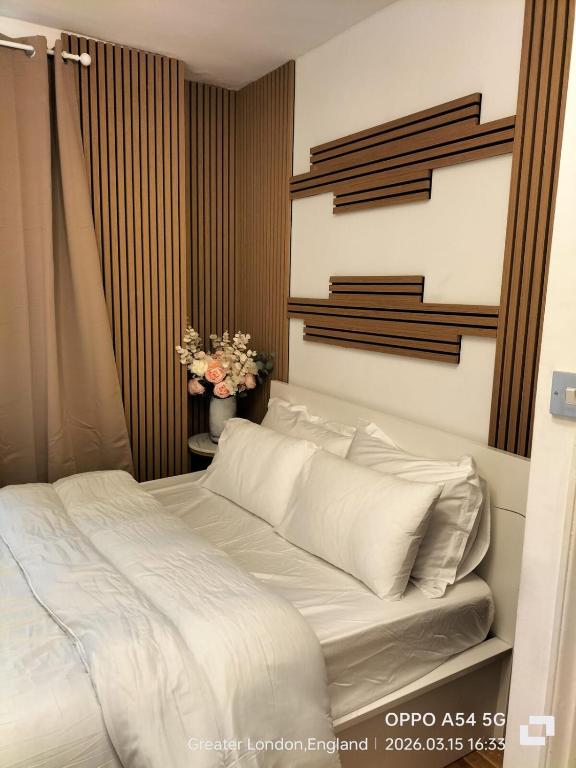 Flat Gloucester Terrace in City of Westminster