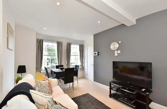 Flat Rosebury Road in Greater London