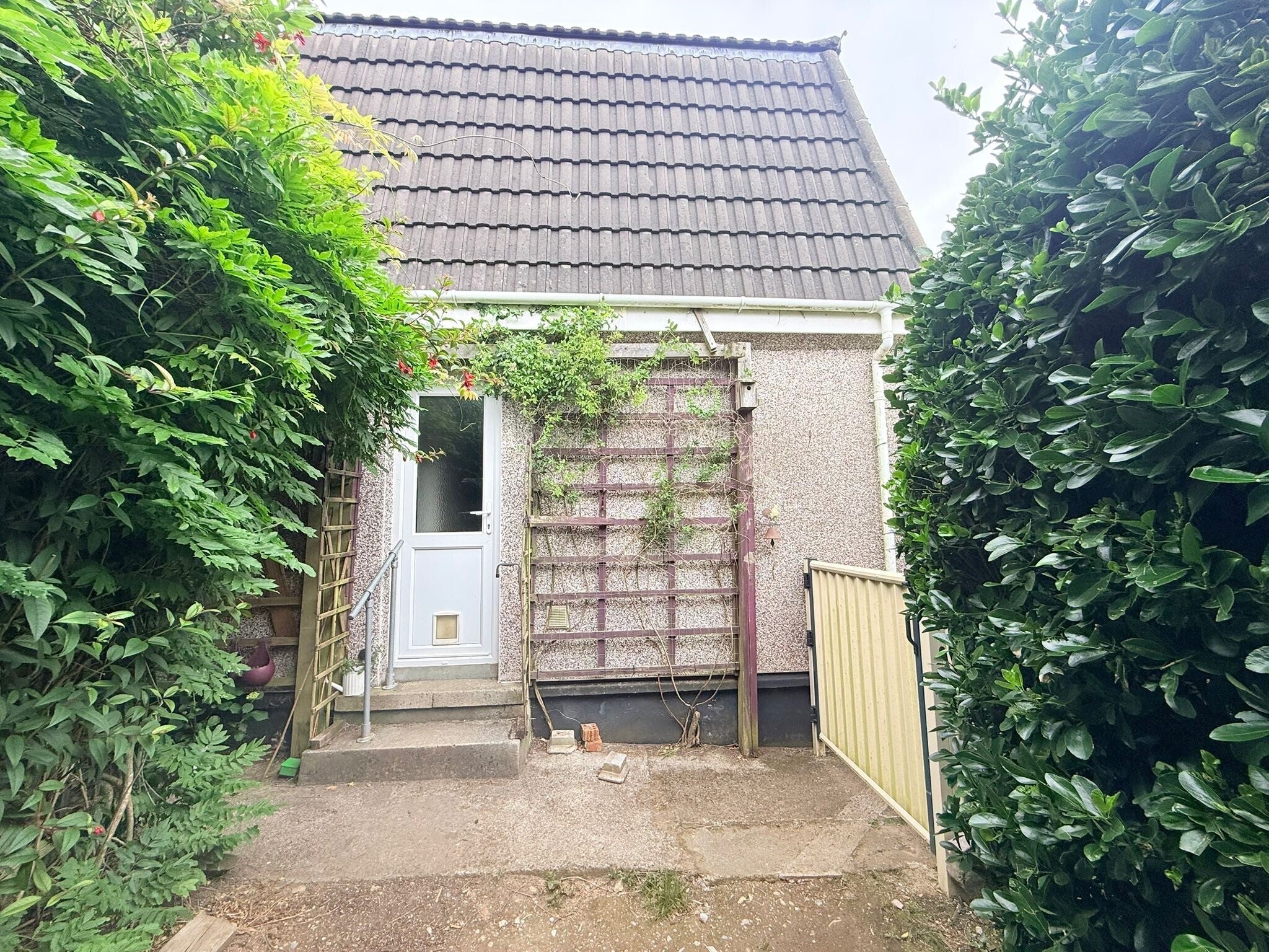 Flat Treverbyn Road in Truro