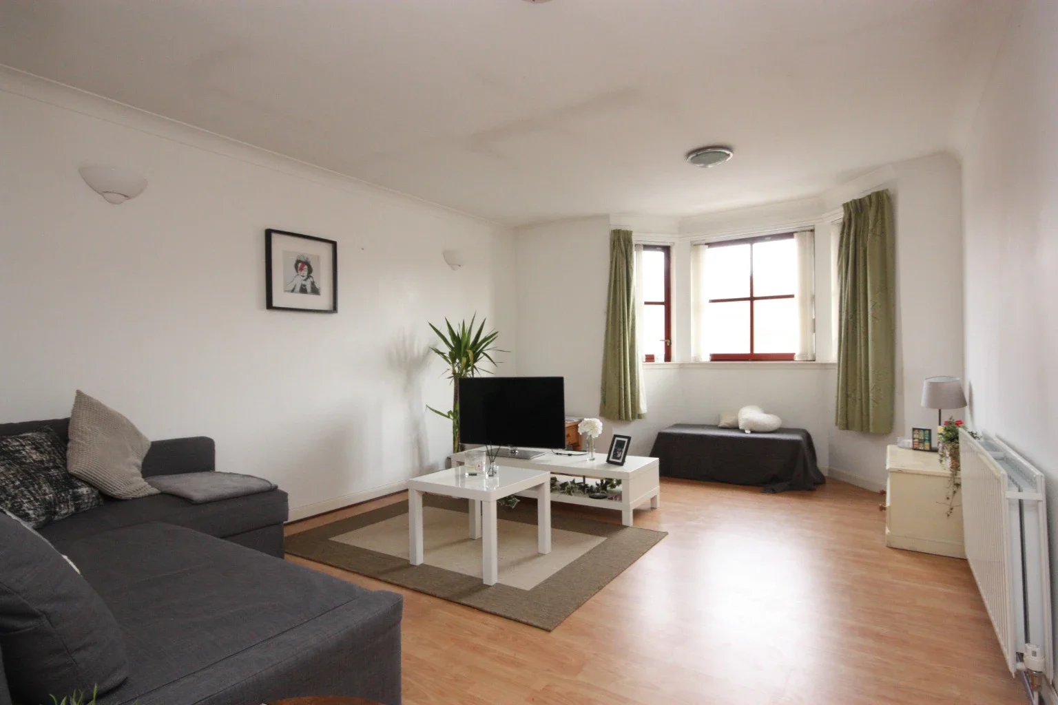 Flat Malloch Street in Glasgow