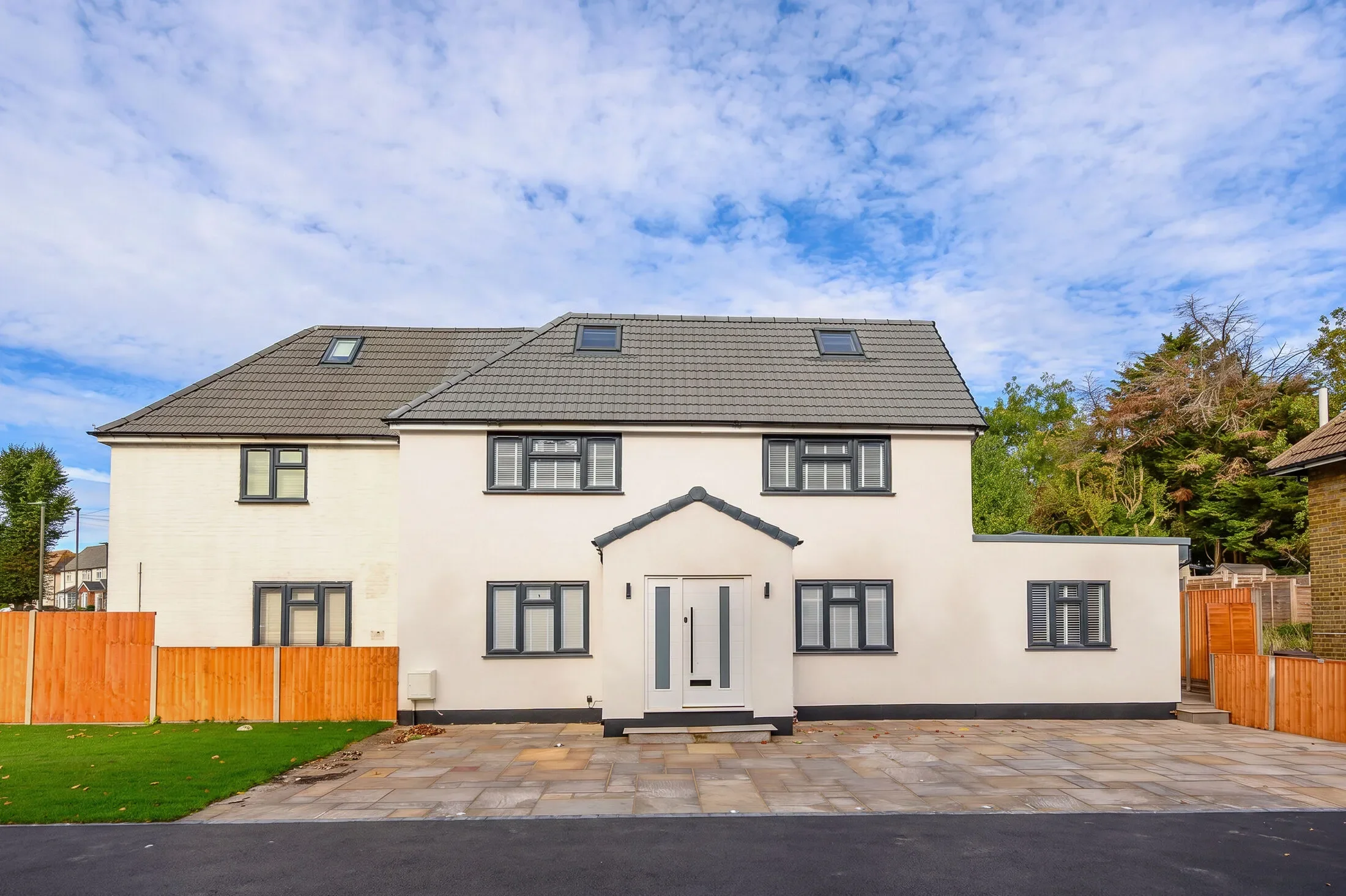 House Summers Lane in Greater London