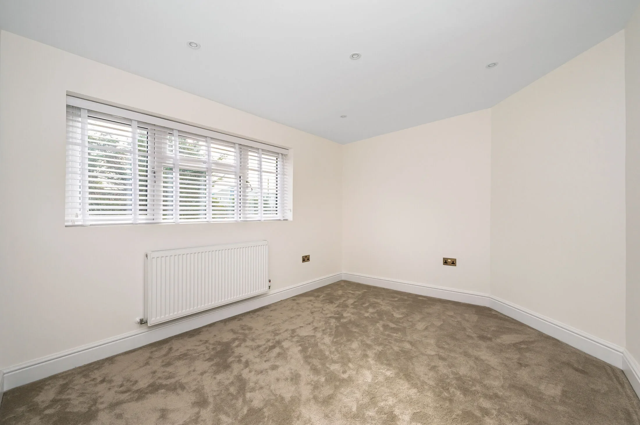 House Summers Lane in Greater London