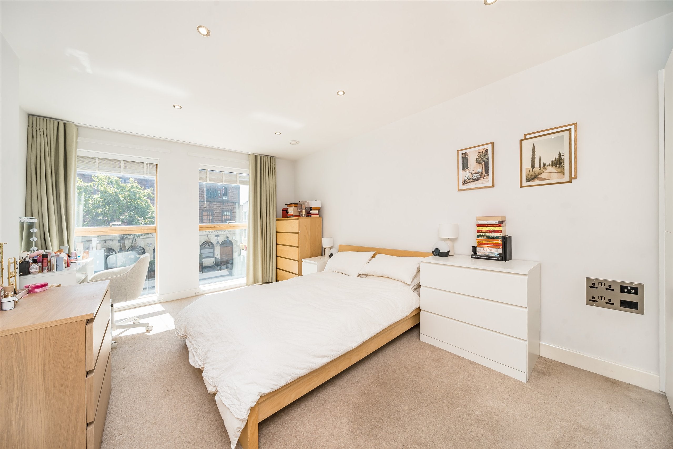 Flat Acre Lane in Greater London