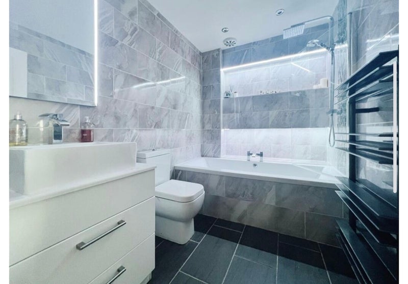 Room Nursery Close in Leeds
