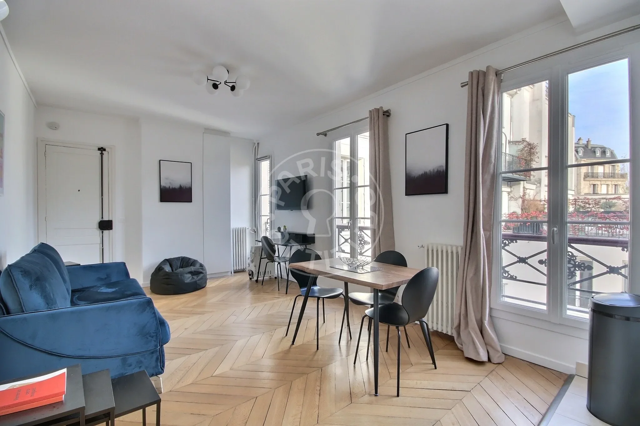 Flat Rue La Bruyère in Paris