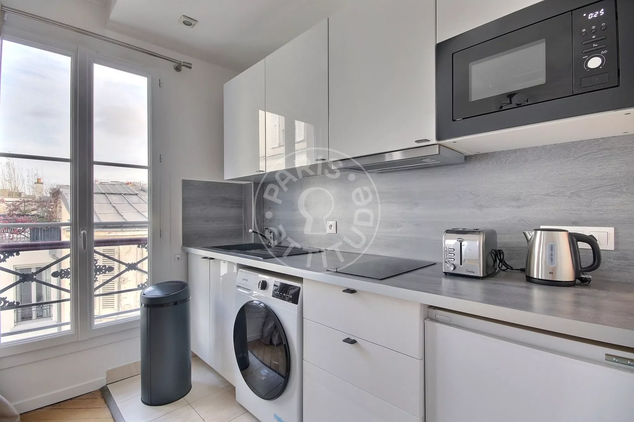 Flat Rue La Bruyère in Paris