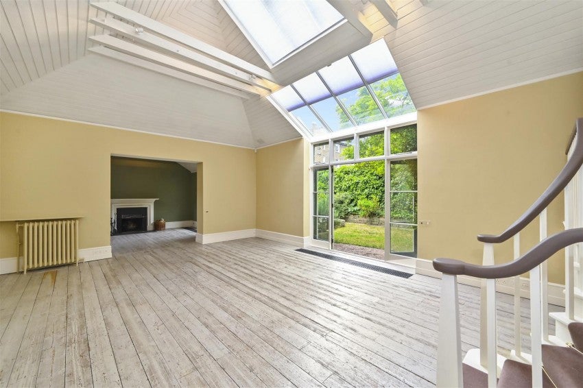 House Netherton Grove in Greater London